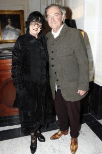 14-03-2006 SHOWBIZZ; FRANS MOLENAAR PRESENTEERDE IN HET AMSTEL HOTEL ZIJN ZOMERCOLLECTIE 2006. De champagne vloeide rijkelijk, de modellen showde weer prachtige opmerkelijke creaties van Frans zijn hand en na de show ontbrak de traditie niet het overheerlijke bitterballetje. 
foto: Albert den Iseger.