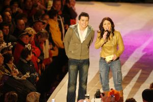 14-03-2006 SHOWBIZZ: TROS MUZIEKSPECTACLE VANUIT DE SNEEUW. Het Oosterrijkse Kirchberg was het decor van alweer een Tros muziekspecial van uit de sneeuw. Met medewerking oa. van Jan Smit-Belle Perez-Thomas Berge_Frans Bauer_Corry Konings en tal van andere Nederlandse sterren was het weer een groots feest. Vanaf woensdag 15 maart op TV. De grootste familie van Nederland deed zijn naam weer eer aan.
foto: Albert den Iseger.