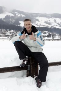 14-03-2006 SHOWBIZZ: TROS MUZIEKSPECTACLE VANUIT DE SNEEUW. Het Oosterrijkse Kirchberg was het decor van alweer een Tros muziekspecial van uit de sneeuw. Met medewerking oa. van Jan Smit-Belle Perez-Thomas Berge_Frans Bauer_Corry Konings en tal van andere Nederlandse sterren was het weer een groots feest. Vanaf woensdag 15 maart op TV. De grootste familie van Nederland deed zijn naam weer eer aan.
foto: Albert den Iseger.