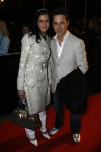 08-03-2006 SHOWBIZZ; PREMIERE VAN DE FILM -  IK OMHELS JE MET DUIZEND ARMEN IN - PATHE ARENA. Prachtige film van Willem van de Sande Baclhuyzen naar het boek van Ronlad Giphart.Bekend Nederland was weer in grote getalen komen opdraven om te gaan genieten van deze werkelijke prachtige film met oa. Carice van Houten - Tijn Docter - Karina Smulders - Catherine ten Bruggencate- Halina Reijn - Johnny de Mol -Tygo Gernandt - Maaike Neuville - Tjebbo Gerritsma - Jaap Spijkers en  Rick Nicolet. 
foto: Albert den Iseger.