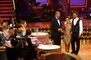 26-03-2006 SHOWBIZZ; DANCING WITH THE STARS 2006 IS WEER BEGONNEN. Het kijkcijver canon van RTL 4 is op 25 maart weer van start gegaan.Deelnemers v.l.n.r. zijn John de Wolf met Roemjana de Haan, Frits Sissing met Julie Fryer, Like van Lexmond met Remco Bastiaansen, Barbara de Loor met Marcus van Teijlingen, presentatoren Ron Brandsteder en Sylvana Simons. Maik de Boer met Charissa van Dipte, Myrna Goossen met Koen Jan Willem Brouwers, Winston Post met Euvgenia Parakhina en Edisillia Rombley met Peter Bosveld. 
Foto; Albert den Iseger
