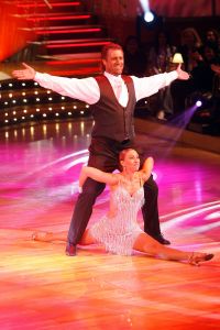 26-03-2006 SHOWBIZZ; DANCING WITH THE STARS 2006  IS WEER BEGONNEN. Het kijkcijver canon van RTL 4 is op 25 maart weer van start gegaan.Deelnemers v.l.n.r. zijn John de Wolf met Roemjana de Haan, Frits Sissing met Julie Fryer, Like van Lexmond met Remco Bastiaansen, Barbara de Loor met Marcus van Teijlingen, presentatoren Ron Brandsteder en Sylvana Simons. Maik de Boer met Charissa van Dipte, Myrna Goossen met Koen Jan Willem Brouwers, Winston Post met Euvgenia Parakhina en Edisillia Rombley met Peter Bosveld.
Foto; Albert den Iseger