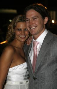 08-03-2006 SHOWBIZZ; PREMIERE VAN DE FILM -  IK OMHELS JE MET DUIZEND ARMEN IN - PATHE ARENA. Prachtige film van Willem van de Sande Baclhuyzen naar het boek van Ronlad Giphart.Bekend Nederland was weer in grote getalen komen opdraven om te gaan genieten van deze werkelijke prachtige film met oa. Carice van Houten - Tijn Docter - Karina Smulders - Catherine ten Bruggencate- Halina Reijn - Johnny de Mol -Tygo Gernandt - Maaike Neuville - Tjebbo Gerritsma - Jaap Spijkers en  Rick Nicolet. 
foto: Albert den Iseger.
