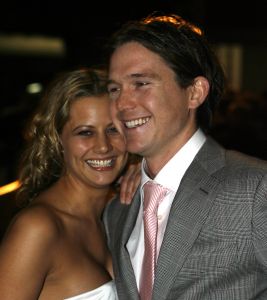 08-03-2006 SHOWBIZZ; PREMIERE VAN DE FILM -  IK OMHELS JE MET DUIZEND ARMEN IN - PATHE ARENA. Prachtige film van Willem van de Sande Baclhuyzen naar het boek van Ronlad Giphart.Bekend Nederland was weer in grote getalen komen opdraven om te gaan genieten van deze werkelijke prachtige film met oa. Carice van Houten - Tijn Docter - Karina Smulders - Catherine ten Bruggencate- Halina Reijn - Johnny de Mol -Tygo Gernandt - Maaike Neuville - Tjebbo Gerritsma - Jaap Spijkers en  Rick Nicolet. 
foto: Albert den Iseger.