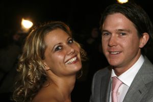 08-03-2006 SHOWBIZZ; PREMIERE VAN DE FILM -  IK OMHELS JE MET DUIZEND ARMEN IN - PATHE ARENA. Prachtige film van Willem van de Sande Baclhuyzen naar het boek van Ronlad Giphart.Bekend Nederland was weer in grote getalen komen opdraven om te gaan genieten van deze werkelijke prachtige film met oa. Carice van Houten - Tijn Docter - Karina Smulders - Catherine ten Bruggencate- Halina Reijn - Johnny de Mol -Tygo Gernandt - Maaike Neuville - Tjebbo Gerritsma - Jaap Spijkers en  Rick Nicolet. 
foto: Albert den Iseger.