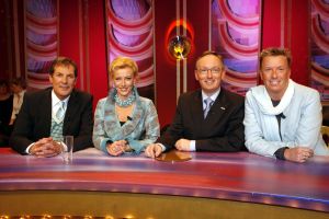 26-03-2006 SHOWBIZZ; DANCING WITH THE STARS 2006  IS WEER BEGONNEN. Het kijkcijver canon van RTL 4 is op 25 maart weer van start gegaan.Deelnemers v.l.n.r. zijn John de Wolf met Roemjana de Haan, Frits Sissing met Julie Fryer, Like van Lexmond met Remco Bastiaansen, Barbara de Loor met Marcus van Teijlingen, presentatoren Ron Brandsteder en Sylvana Simons. Maik de Boer met Charissa van Dipte, Myrna Goossen met Koen Jan Willem Brouwers, Winston Post met Euvgenia Parakhina en Edisillia Rombley met Peter Bosveld.
Foto; Albert den Iseger