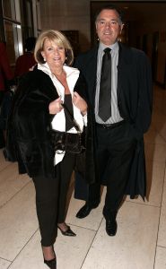 04-03-2006 SHOWBIZZ; MART VISSER KONDIGDE DE LENTE AAN IN HET AMSTERDAMSE HILTON.Onder luide muziek toonden zijn modellen veel zwartwitcombinaties al dan niet afgewisseld met pastels, blauw en rose. Vele bekenden waren weer aanwezig oa. Tooske en Bastiaan Ragas- Cees Dam- Froukje de Both- Leatitia Griffith- Jan en Babette Cremer-Bridget Maasland-Christine Kroonenberg-Tonny Thunnessen en vele anderen. 
foto: Albert den Iseger.