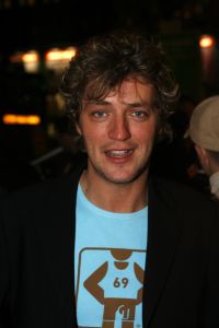 08-03-2006 SHOWBIZZ; PREMIERE VAN DE FILM - IK OMHELS JE MET DUIZEND ARMEN IN - PATHE ARENA. Prachtige film van Willem van de Sande Baclhuyzen naar het boek van Ronlad Giphart.Bekend Nederland was weer in grote getalen komen opdraven om te gaan genieten van deze werkelijke prachtige film met oa. Carice van Houten - Tijn Docter - Karina Smulders - Catherine ten Bruggencate- Halina Reijn - Johnny de Mol -Tygo Gernandt - Maaike Neuville - Tjebbo Gerritsma - Jaap Spijkers en Rick Nicolet. 
foto: Albert den Iseger.