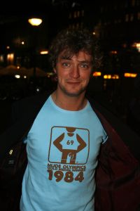 08-03-2006 SHOWBIZZ; PREMIERE VAN DE FILM - IK OMHELS JE MET DUIZEND ARMEN IN - PATHE ARENA. Prachtige film van Willem van de Sande Baclhuyzen naar het boek van Ronlad Giphart.Bekend Nederland was weer in grote getalen komen opdraven om te gaan genieten van deze werkelijke prachtige film met oa. Carice van Houten - Tijn Docter - Karina Smulders - Catherine ten Bruggencate- Halina Reijn - Johnny de Mol -Tygo Gernandt - Maaike Neuville - Tjebbo Gerritsma - Jaap Spijkers en Rick Nicolet. 
foto: Albert den Iseger.