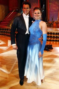 26-03-2006 SHOWBIZZ; DANCING WITH THE STARS 2006  IS WEER BEGONNEN. Het kijkcijver canon van RTL 4 is op 25 maart weer van start gegaan.Deelnemers v.l.n.r. zijn John de Wolf met Roemjana de Haan, Frits Sissing met Julie Fryer, Like van Lexmond met Remco Bastiaansen, Barbara de Loor met Marcus van Teijlingen, presentatoren Ron Brandsteder en Sylvana Simons. Maik de Boer met Charissa van Dipte, Myrna Goossen met Koen Jan Willem Brouwers, Winston Post met Euvgenia Parakhina en Edisillia Rombley met Peter Bosveld.
Foto; Albert den Iseger