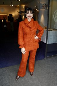 18-03-2006 SHOWBIZZ: SHEILA DE VRIES PRESENTEERDE VANDAAG HAAR VOORJAARSCOLLECTIE. In het veilingshuis van Christies te Amsterdam presenteerde Sheila de Vries haar voorjaarscollectie 2006 geinspireerd op de Doris Day tijd. En heel vrolijke show vol met slyle verrassingen in de kleurige mode van Sheila. Ook deze show werd weer bezocht door tal van bekenden uit de showbizzvijver van Nederland.
foto: Albert den Iseger.