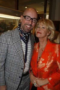18-03-2006 SHOWBIZZ: SHEILA DE VRIES PRESENTEERDE VANDAAG HAAR VOORJAARSCOLLECTIE. In het veilingshuis van Christies te Amsterdam presenteerde Sheila de Vries haar voorjaarscollectie 2006 geinspireerd op de Doris Day tijd. En heel vrolijke show vol met slyle verrassingen in de kleurige mode van Sheila. Ook deze show werd weer bezocht door tal van bekenden uit de showbizzvijver van Nederland.
foto: Albert den Iseger.
