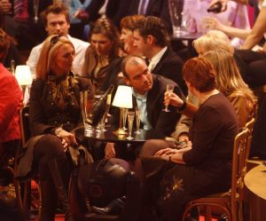 29-03-2006 SHOWBIZZ; MYRNA GOOSSEN WOONT SAMEN MET NIEUWE LIEFDE. Een nieuwe liefde voor Myrna Goossen (43). Het lachebekje heeft na enkele mislukte relaties dan toch haar prins gevonden Marco is zijn naam en komt uit Hilversum. Marco is vader van een kind van 4 jaar uit een eerder huwelijk, zodat Myrna haar kinderwens bij deze direct is vervuld.
foto: Albert den Iseger