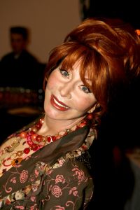 08-03-2006 SHOWBIZZ; MONIQUE COLLIGNON SHOWT HAAR ZOMERCOLLECTIE IN ART GALLERY TAETS TE ZAANDAM. Het regende, het stormde maar binnen was het meer dan lente. Monique en haar team verzorgde een prachtige zomerse modeshow in een bijzondere lokatie.Er waren vele bekenden gasten die onder het genot van een heerlijke champagne en sushi genoten van de meest uiteenlopende zomer creaties van Monique Collignon.
foto: Albert den Iseger.
