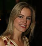 08-03-2006 SHOWBIZZ; PREMIERE VAN DE FILM - IK OMHELS JE MET DUIZEND ARMEN IN - PATHE ARENA. Prachtige film van Willem van de Sande Baclhuyzen naar het boek van Ronlad Giphart.Bekend Nederland was weer in grote getalen komen opdraven om te gaan genieten van deze werkelijke prachtige film met oa. Carice van Houten - Tijn Docter - Karina Smulders - Catherine ten Bruggencate- Halina Reijn - Johnny de Mol -Tygo Gernandt - Maaike Neuville - Tjebbo Gerritsma - Jaap Spijkers en Rick Nicolet. 
foto: Albert den Iseger.