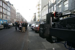 14-01-2006 SHOWBIZZ; MICHEL BAK NEEMT VIDEOCLIP OP VOOR ZIJN NIEUWE CD. Michel Bak de Amsterdamse volkszanger was een videoclip aan het opnemen op de Albert Cuypmarkt ten ondersteuning van zijn nieuwe Cd die in de maand April verschijnt. De Cd zal vol staan met liedjes over het WK voetbal. Michel hoopt op een kraker te scoren met zijn nieuwe voetballied.
foto: Albert den Iseger.