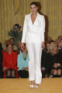 14-03-2006 SHOWBIZZ; FRANS MOLENAAR PRESENTEERDE IN HET AMSTEL HOTEL ZIJN ZOMERCOLLECTIE 2006. De champagne vloeide rijkelijk, de modellen showde weer prachtige opmerkelijke creaties van Frans zijn hand en na de show ontbrak de traditie niet het overheerlijke bitterballetje. 
foto: Albert den Iseger.