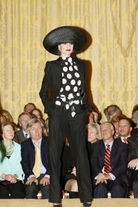 14-03-2006 SHOWBIZZ; FRANS MOLENAAR PRESENTEERDE IN HET AMSTEL HOTEL ZIJN ZOMERCOLLECTIE 2006. De champagne vloeide rijkelijk, de modellen showde weer prachtige opmerkelijke creaties van Frans zijn hand en na de show ontbrak de traditie niet het overheerlijke bitterballetje. 
foto: Albert den Iseger.