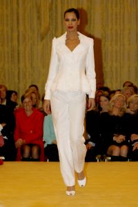 14-03-2006 SHOWBIZZ; FRANS MOLENAAR PRESENTEERDE IN HET AMSTEL HOTEL ZIJN ZOMERCOLLECTIE 2006. De champagne vloeide rijkelijk, de modellen showde weer prachtige opmerkelijke creaties van Frans zijn hand en na de show ontbrak de traditie niet het overheerlijke bitterballetje. 
foto: Albert den Iseger.