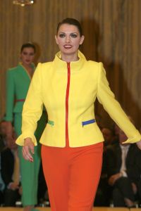 14-03-2006 SHOWBIZZ; FRANS MOLENAAR PRESENTEERDE IN HET AMSTEL HOTEL ZIJN ZOMERCOLLECTIE 2006. De champagne vloeide rijkelijk, de modellen showde weer prachtige opmerkelijke creaties van Frans zijn hand en na de show ontbrak de traditie niet het overheerlijke bitterballetje. 
foto: Albert den Iseger.