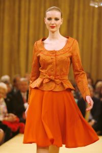 14-03-2006 SHOWBIZZ; FRANS MOLENAAR PRESENTEERDE IN HET AMSTEL HOTEL ZIJN ZOMERCOLLECTIE 2006. De champagne vloeide rijkelijk, de modellen showde weer prachtige opmerkelijke creaties van Frans zijn hand en na de show ontbrak de traditie niet het overheerlijke bitterballetje. 
foto: Albert den Iseger.