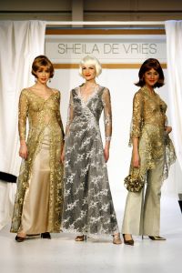 18-03-2006 SHOWBIZZ: SHEILA DE VRIES PRESENTEERDE VANDAAG HAAR VOORJAARSCOLLECTIE. In het veilingshuis van Christies te Amsterdam presenteerde Sheila de Vries haar voorjaarscollectie 2006 geinspireerd op de Doris Day tijd. En heel vrolijke show vol met slyle verrassingen in de kleurige mode van Sheila. Ook deze show werd weer bezocht door tal van bekenden uit de showbizzvijver van Nederland.
foto: Albert den Iseger.