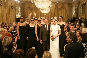 14-03-2006 SHOWBIZZ; FRANS MOLENAAR PRESENTEERDE IN HET AMSTEL HOTEL ZIJN ZOMERCOLLECTIE 2006. De champagne vloeide rijkelijk, de modellen showde weer prachtige opmerkelijke creaties van Frans zijn hand en na de show ontbrak de traditie niet het overheerlijke bitterballetje. 
foto: Albert den Iseger.