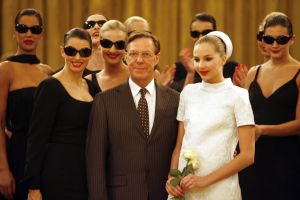 14-03-2006 SHOWBIZZ; FRANS MOLENAAR PRESENTEERDE IN HET AMSTEL HOTEL ZIJN ZOMERCOLLECTIE 2006. De champagne vloeide rijkelijk, de modellen showde weer prachtige opmerkelijke creaties van Frans zijn hand en na de show ontbrak de traditie niet het overheerlijke bitterballetje. 
foto: Albert den Iseger.
