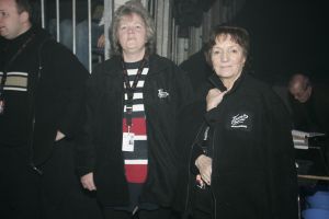 04-02-2006 SHOWBIZZ; DE MOOISTE LACH VAN NEDERLAND VEROVERT HET VLAAMSE LAND. Frans Bauer verovert het Vlaamse Land met de mooiste lach en liedjes van Nederland. Meer dan 60.000 Vlamingen gaan in 4 dagen tijd genieten van onze Frans en al zijn hits in het Sportpaleis van Antwerpen. De eerste avond ging het dak van het inmense Sportpaleis er bijna vanaf, iedereen ging met een lach naar huis gewapend met Frans Bauer parfum, pet, aansteker, cd of dvd, vlag of met een complete dekbedovertrek. De volgende dag sierde Frans alle voorpagina\'s van de belangrijkste Belgische kranten, de hele Frans Bauer story begint weer opnieuw maar dan in het Belgische. 
foto: Albert den Iseger.