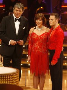 26-03-2006 SHOWBIZZ; DANCING WITH THE STARS 2006  IS WEER BEGONNEN. Het kijkcijver canon van RTL 4 is op 25 maart weer van start gegaan.Deelnemers v.l.n.r. zijn John de Wolf met Roemjana de Haan, Frits Sissing met Julie Fryer, Like van Lexmond met Remco Bastiaansen, Barbara de Loor met Marcus van Teijlingen, presentatoren Ron Brandsteder en Sylvana Simons. Maik de Boer met Charissa van Dipte, Myrna Goossen met Koen Jan Willem Brouwers, Winston Post met Euvgenia Parakhina en Edisillia Rombley met Peter Bosveld.
Foto; Albert den Iseger