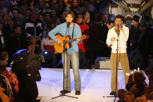 14-03-2006 SHOWBIZZ: TROS MUZIEKSPECTACLE VANUIT DE SNEEUW. Het Oosterrijkse Kirchberg was het decor van alweer een Tros muziekspecial van uit de sneeuw. Met medewerking oa. van Jan Smit-Belle Perez-Thomas Berge_Frans Bauer_Corry Konings en tal van andere Nederlandse sterren was het weer een groots feest. Vanaf woensdag 15 maart op TV. De grootste familie van Nederland deed zijn naam weer eer aan.
foto: Albert den Iseger.