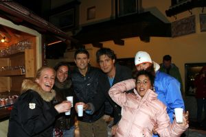 14-03-2006 SHOWBIZZ: TROS MUZIEKSPECTACLE VANUIT DE SNEEUW. Het Oosterrijkse Kirchberg was het decor van alweer een Tros muziekspecial van uit de sneeuw. Met medewerking oa. van Jan Smit-Belle Perez-Thomas Berge_Frans Bauer_Corry Konings en tal van andere Nederlandse sterren was het weer een groots feest. Vanaf woensdag 15 maart op TV. De grootste familie van Nederland deed zijn naam weer eer aan.
foto: Albert den Iseger.