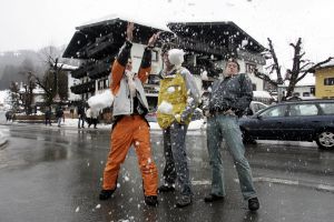 14-03-2006 SHOWBIZZ: TROS MUZIEKSPECTACLE VANUIT DE SNEEUW. Het Oosterrijkse Kirchberg was het decor van alweer een Tros muziekspecial van uit de sneeuw. Met medewerking oa. van Jan Smit-Belle Perez-Thomas Berge_Frans Bauer_Corry Konings en tal van andere Nederlandse sterren was het weer een groots feest. Vanaf woensdag 15 maart op TV. De grootste familie van Nederland deed zijn naam weer eer aan.
foto: Albert den Iseger.