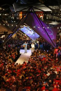 14-03-2006 SHOWBIZZ: TROS MUZIEKSPECTACLE VANUIT DE SNEEUW. Het Oosterrijkse Kirchberg was het decor van alweer een Tros muziekspecial van uit de sneeuw. Met medewerking oa. van Jan Smit-Belle Perez-Thomas Berge_Frans Bauer_Corry Konings en tal van andere Nederlandse sterren was het weer een groots feest. Vanaf woensdag 15 maart op TV. De grootste familie van Nederland deed zijn naam weer eer aan.
foto: Albert den Iseger.