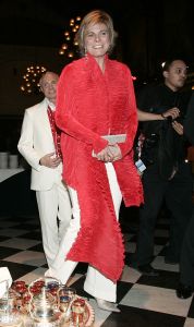 06-03-2006 SHOWBIZZ; RONALD KOLK DE KLEINE MAN MET EEN GROTE SHOW. De voorjaarscollectie was voor de vele Bn ers een complete verrassing.Wat een geweldige show en een overweldige presentatie.Eindelijk een modeshow met daaraan gekoppeld een mooie boodschap. 
foto: Albert den Iseger.