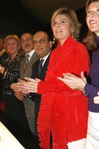 06-03-2006 SHOWBIZZ; RONALD KOLK DE KLEINE MAN MET EEN GROTE SHOW. De voorjaarscollectie was voor de vele Bn ers een complete verrassing.Wat een geweldige show en een overweldige presentatie.Eindelijk een modeshow met daaraan gekoppeld een mooie boodschap. 
foto: Albert den Iseger.
