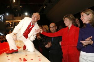 06-03-2006 SHOWBIZZ; RONALD KOLK DE KLEINE MAN MET EEN GROTE SHOW. De voorjaarscollectie was voor de vele Bn ers een complete verrassing.Wat een geweldige show en een overweldige presentatie.Eindelijk een modeshow met daaraan gekoppeld een mooie boodschap. 
foto: Albert den Iseger.