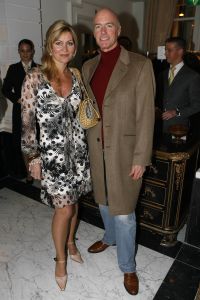 14-03-2006 SHOWBIZZ; FRANS MOLENAAR PRESENTEERDE IN HET AMSTEL HOTEL ZIJN ZOMERCOLLECTIE 2006. De champagne vloeide rijkelijk, de modellen showde weer prachtige opmerkelijke creaties van Frans zijn hand en na de show ontbrak de traditie niet het overheerlijke bitterballetje. 
foto: Albert den Iseger.