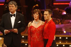 26-03-2006 SHOWBIZZ; DANCING WITH THE STARS 2006 IS WEER BEGONNEN. Het kijkcijver canon van RTL 4 is op 25 maart weer van start gegaan.Deelnemers v.l.n.r. zijn John de Wolf met Roemjana de Haan, Frits Sissing met Julie Fryer, Like van Lexmond met Remco Bastiaansen, Barbara de Loor met Marcus van Teijlingen, presentatoren Ron Brandsteder en Sylvana Simons. Maik de Boer met Charissa van Dipte, Myrna Goossen met Koen Jan Willem Brouwers, Winston Post met Euvgenia Parakhina en Edisillia Rombley met Peter Bosveld. 
Foto; Albert den Iseger