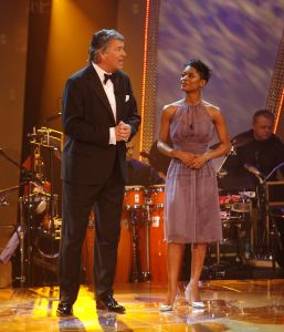 26-03-2006 SHOWBIZZ; DANCING WITH THE STARS 2006 IS WEER BEGONNEN. Het kijkcijver canon van RTL 4 is op 25 maart weer van start gegaan.Deelnemers v.l.n.r. zijn John de Wolf met Roemjana de Haan, Frits Sissing met Julie Fryer, Like van Lexmond met Remco Bastiaansen, Barbara de Loor met Marcus van Teijlingen, presentatoren Ron Brandsteder en Sylvana Simons. Maik de Boer met Charissa van Dipte, Myrna Goossen met Koen Jan Willem Brouwers, Winston Post met Euvgenia Parakhina en Edisillia Rombley met Peter Bosveld. 
Foto; Albert den Iseger
