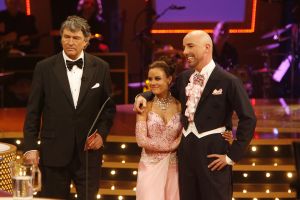 26-03-2006 SHOWBIZZ; DANCING WITH THE STARS 2006 IS WEER BEGONNEN. Het kijkcijver canon van RTL 4 is op 25 maart weer van start gegaan.Deelnemers v.l.n.r. zijn John de Wolf met Roemjana de Haan, Frits Sissing met Julie Fryer, Like van Lexmond met Remco Bastiaansen, Barbara de Loor met Marcus van Teijlingen, presentatoren Ron Brandsteder en Sylvana Simons. Maik de Boer met Charissa van Dipte, Myrna Goossen met Koen Jan Willem Brouwers, Winston Post met Euvgenia Parakhina en Edisillia Rombley met Peter Bosveld. 
Foto; Albert den Iseger