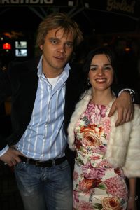 08-03-2006 SHOWBIZZ; PREMIERE VAN DE FILM -  IK OMHELS JE MET DUIZEND ARMEN IN - PATHE ARENA. Prachtige film van Willem van de Sande Baclhuyzen naar het boek van Ronlad Giphart.Bekend Nederland was weer in grote getalen komen opdraven om te gaan genieten van deze werkelijke prachtige film met oa. Carice van Houten - Tijn Docter - Karina Smulders - Catherine ten Bruggencate- Halina Reijn - Johnny de Mol -Tygo Gernandt - Maaike Neuville - Tjebbo Gerritsma - Jaap Spijkers en  Rick Nicolet. 
foto: Albert den Iseger.