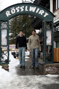 14-03-2006 SHOWBIZZ: TROS MUZIEKSPECTACLE VANUIT DE SNEEUW. Het Oosterrijkse Kirchberg was het decor van alweer een Tros muziekspecial van uit de sneeuw. Met medewerking oa. van Jan Smit-Belle Perez-Thomas Berge_Frans Bauer_Corry Konings en tal van andere Nederlandse sterren was het weer een groots feest. Vanaf woensdag 15 maart op TV. De grootste familie van Nederland deed zijn naam weer eer aan.
foto: Albert den Iseger.