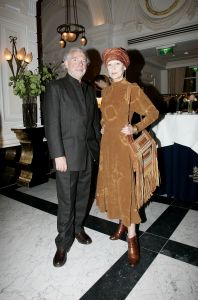14-03-2006 SHOWBIZZ; FRANS MOLENAAR PRESENTEERDE IN HET AMSTEL HOTEL ZIJN ZOMERCOLLECTIE 2006. De champagne vloeide rijkelijk, de modellen showde weer prachtige opmerkelijke creaties van Frans zijn hand en na de show ontbrak de traditie niet het overheerlijke bitterballetje. 
foto: Albert den Iseger.