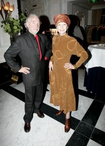 14-03-2006 SHOWBIZZ; FRANS MOLENAAR PRESENTEERDE IN HET AMSTEL HOTEL ZIJN ZOMERCOLLECTIE 2006. De champagne vloeide rijkelijk, de modellen showde weer prachtige opmerkelijke creaties van Frans zijn hand en na de show ontbrak de traditie niet het overheerlijke bitterballetje. 
foto: Albert den Iseger.