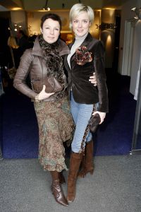 18-03-2006 SHOWBIZZ: SHEILA DE VRIES PRESENTEERDE VANDAAG HAAR VOORJAARSCOLLECTIE. In het veilingshuis van Christies te Amsterdam presenteerde Sheila de Vries haar voorjaarscollectie 2006 geinspireerd op de Doris Day tijd. En heel vrolijke show vol met slyle verrassingen in de kleurige mode van Sheila. Ook deze show werd weer bezocht door tal van bekenden uit de showbizzvijver van Nederland.
foto: Albert den Iseger.