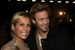 08-03-2006 SHOWBIZZ; PREMIERE VAN DE FILM - IK OMHELS JE MET DUIZEND ARMEN IN - PATHE ARENA. Prachtige film van Willem van de Sande Baclhuyzen naar het boek van Ronlad Giphart.Bekend Nederland was weer in grote getalen komen opdraven om te gaan genieten van deze werkelijke prachtige film met oa. Carice van Houten - Tijn Docter - Karina Smulders - Catherine ten Bruggencate- Halina Reijn - Johnny de Mol -Tygo Gernandt - Maaike Neuville - Tjebbo Gerritsma - Jaap Spijkers en Rick Nicolet. 
foto: Albert den Iseger.