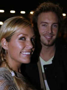 08-03-2006 SHOWBIZZ; PREMIERE VAN DE FILM - IK OMHELS JE MET DUIZEND ARMEN IN - PATHE ARENA. Prachtige film van Willem van de Sande Baclhuyzen naar het boek van Ronlad Giphart.Bekend Nederland was weer in grote getalen komen opdraven om te gaan genieten van deze werkelijke prachtige film met oa. Carice van Houten - Tijn Docter - Karina Smulders - Catherine ten Bruggencate- Halina Reijn - Johnny de Mol -Tygo Gernandt - Maaike Neuville - Tjebbo Gerritsma - Jaap Spijkers en Rick Nicolet. 
foto: Albert den Iseger.