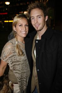 08-03-2006 SHOWBIZZ; PREMIERE VAN DE FILM -  IK OMHELS JE MET DUIZEND ARMEN IN - PATHE ARENA. Prachtige film van Willem van de Sande Baclhuyzen naar het boek van Ronlad Giphart.Bekend Nederland was weer in grote getalen komen opdraven om te gaan genieten van deze werkelijke prachtige film met oa. Carice van Houten - Tijn Docter - Karina Smulders - Catherine ten Bruggencate- Halina Reijn - Johnny de Mol -Tygo Gernandt - Maaike Neuville - Tjebbo Gerritsma - Jaap Spijkers en  Rick Nicolet. 
foto: Albert den Iseger.
