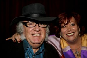 06-03-2006 SHOWBIZZ; RONALD KOLK DE KLEINE MAN MET EEN GROTE SHOW. De voorjaarscollectie was voor de vele Bn ers een complete verrassing.Wat een geweldige show en een overweldige presentatie.Eindelijk een modeshow met daaraan gekoppeld een mooie boodschap. 
foto: Albert den Iseger.